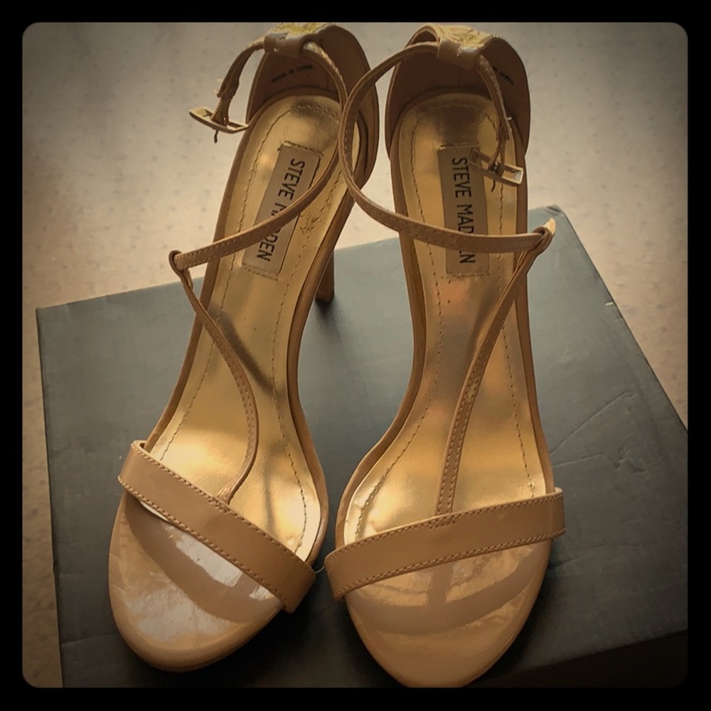 Preloved Steve Madden t-strap pump.